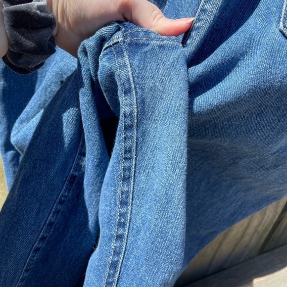 Vintage Woolrich Straight Leg Jeans in Medium Blue Wash - Picture 8 of 9